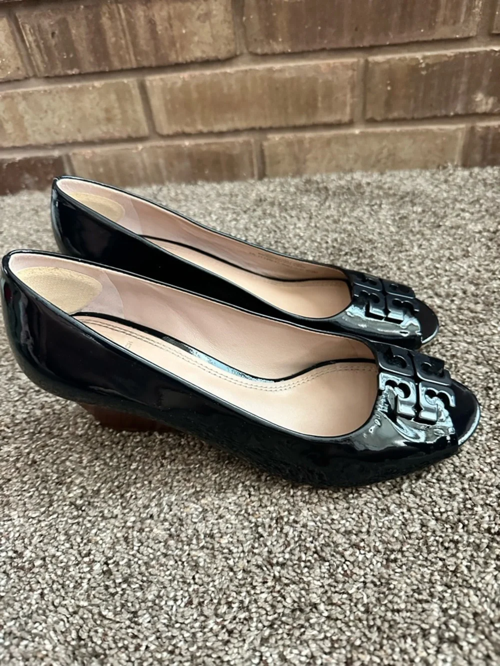 Tory Burch Lowell Black Patent Leather Peep Toe Wedge Heels Size 8.5